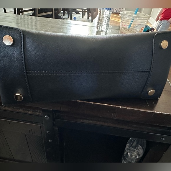 Michael Kors black handbag. Great condition - Picture 4 of 10